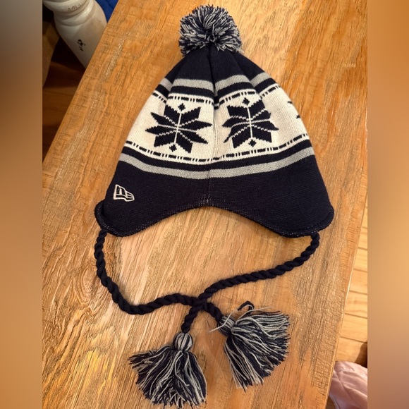 New Era New York Yankees  Black White Nordic Winter Hat Pom Poms OSFM MLB Game - Picture 2 of 4
